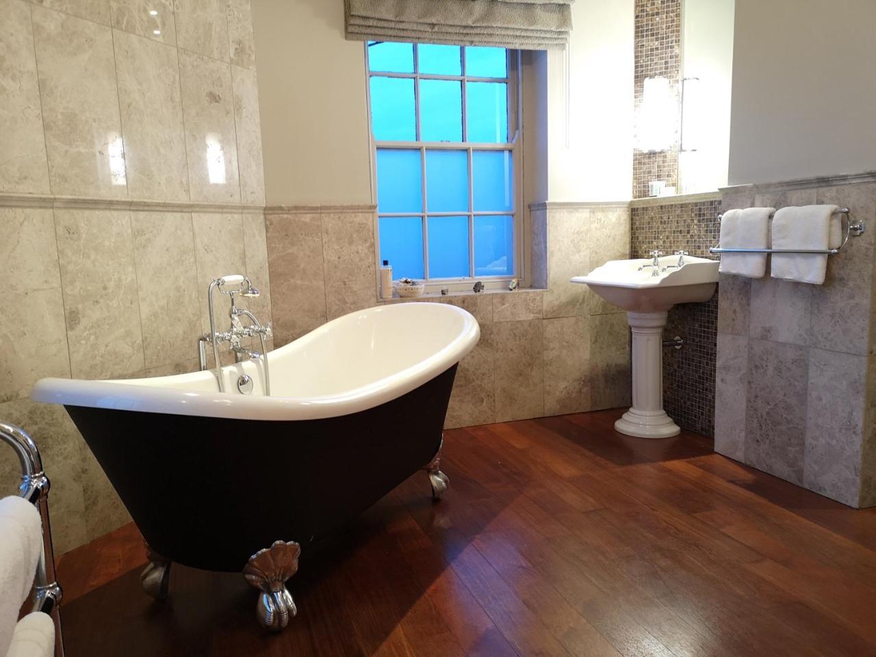 Cleatham Hall Manton  外观 照片